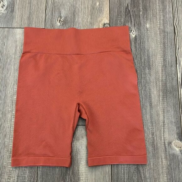 Maurice’s Burnt Orange High Rise Seamless Textured 8” Bile Shorts - Picture 1 of 7